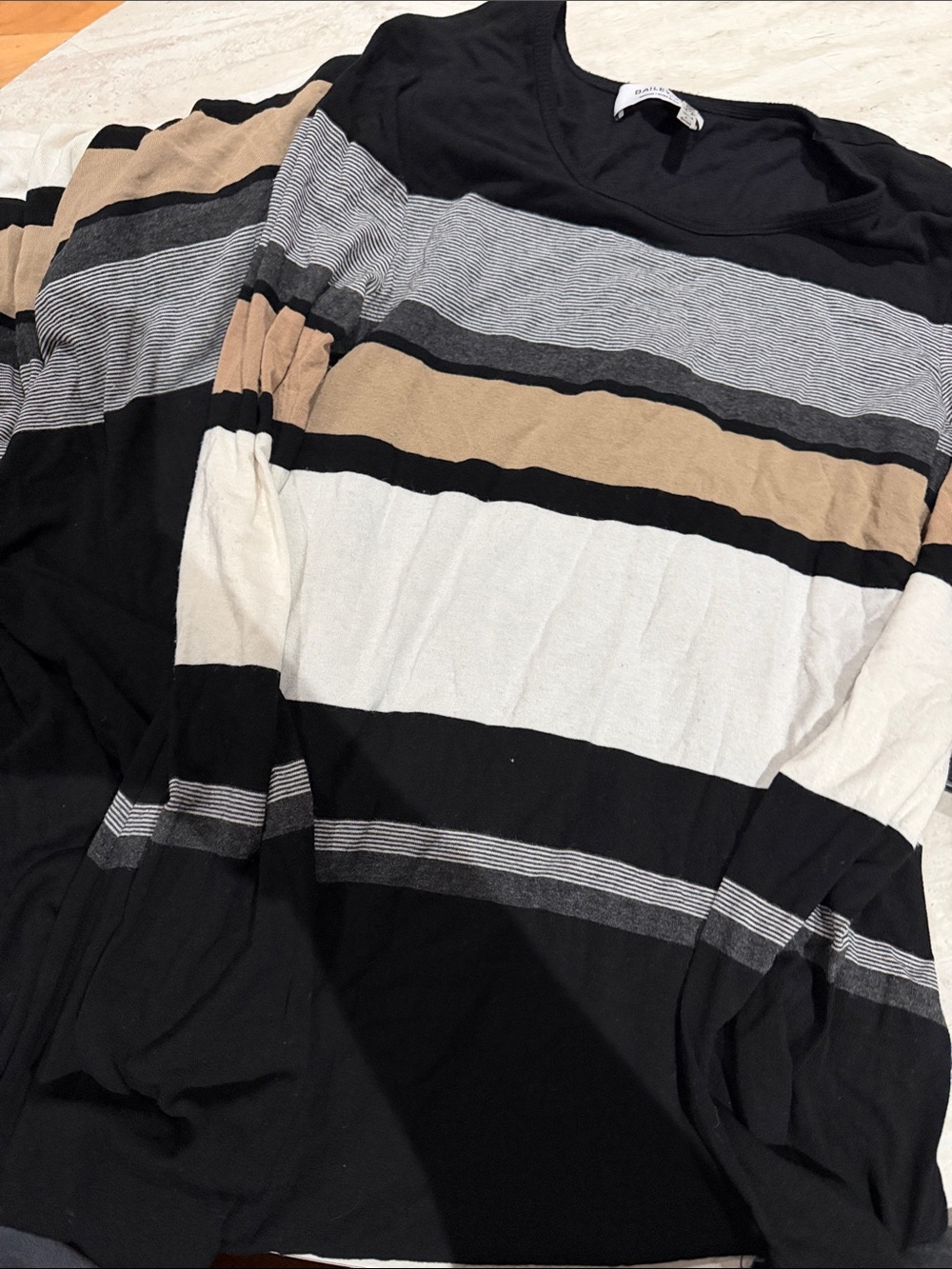 Striped Long-Sleeve Crewneck dress - Black, White & Tan